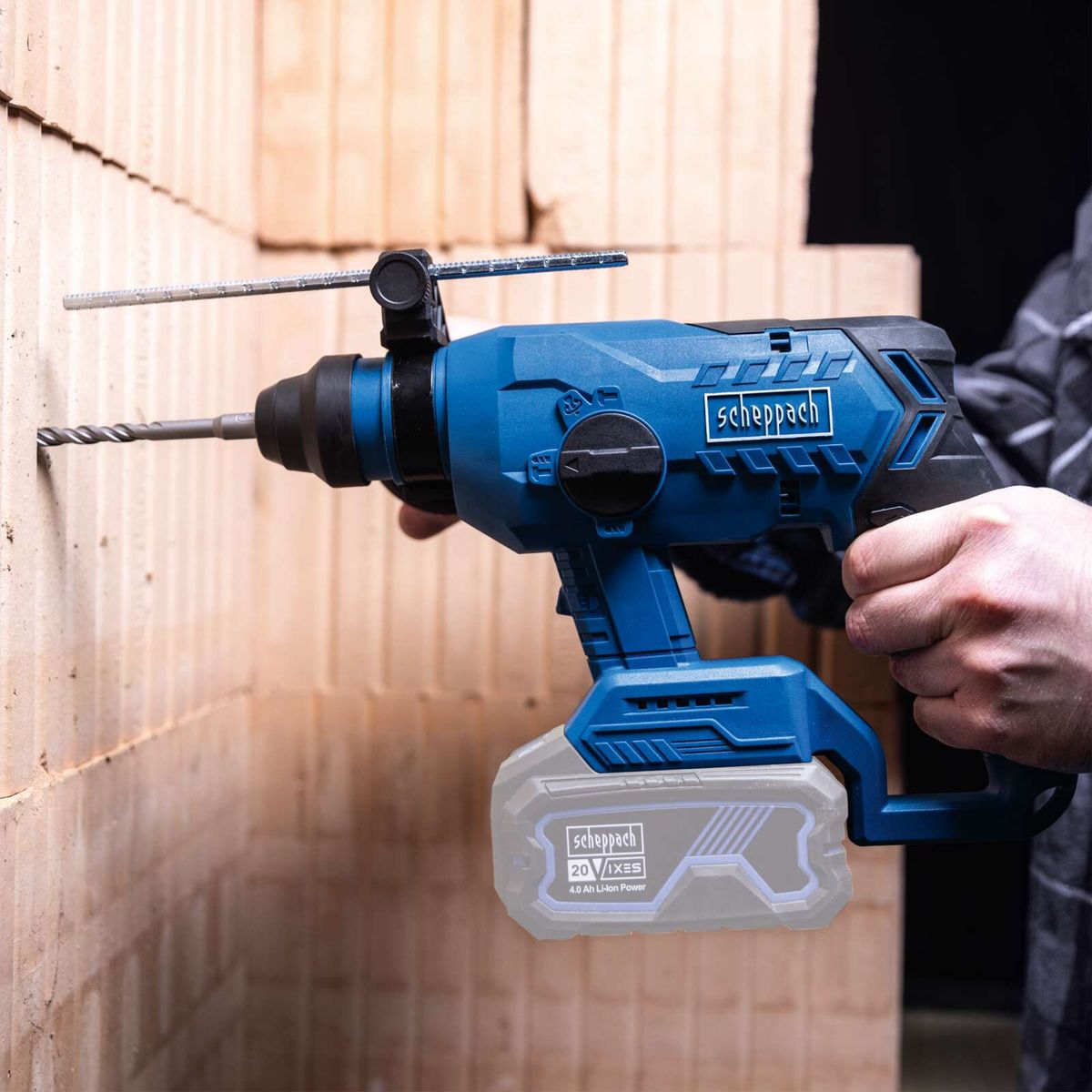 Scheppach Akku-Bohrhammer mit Lithium-Ionen-Akku (4,0 Ah) und 20 V, 5.500 Schläge pro Minute, Bohrbohrung 24 mm