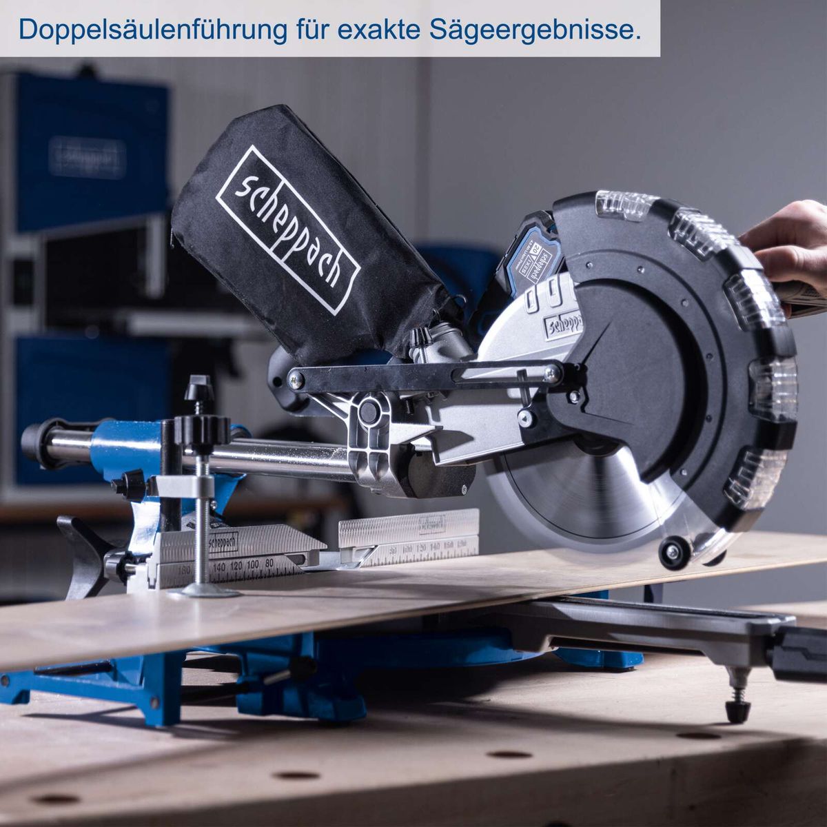 Doppelschlitten-Mitersäge mit präziser Führung für exakte Schnittarbeiten, inkl. integrierter Messskala