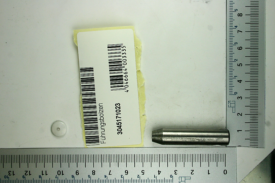 Führungsbolzen von Scheppach, Artikelnummer 3045171023, neben einem Lineal zur Größenveranschaulichung.