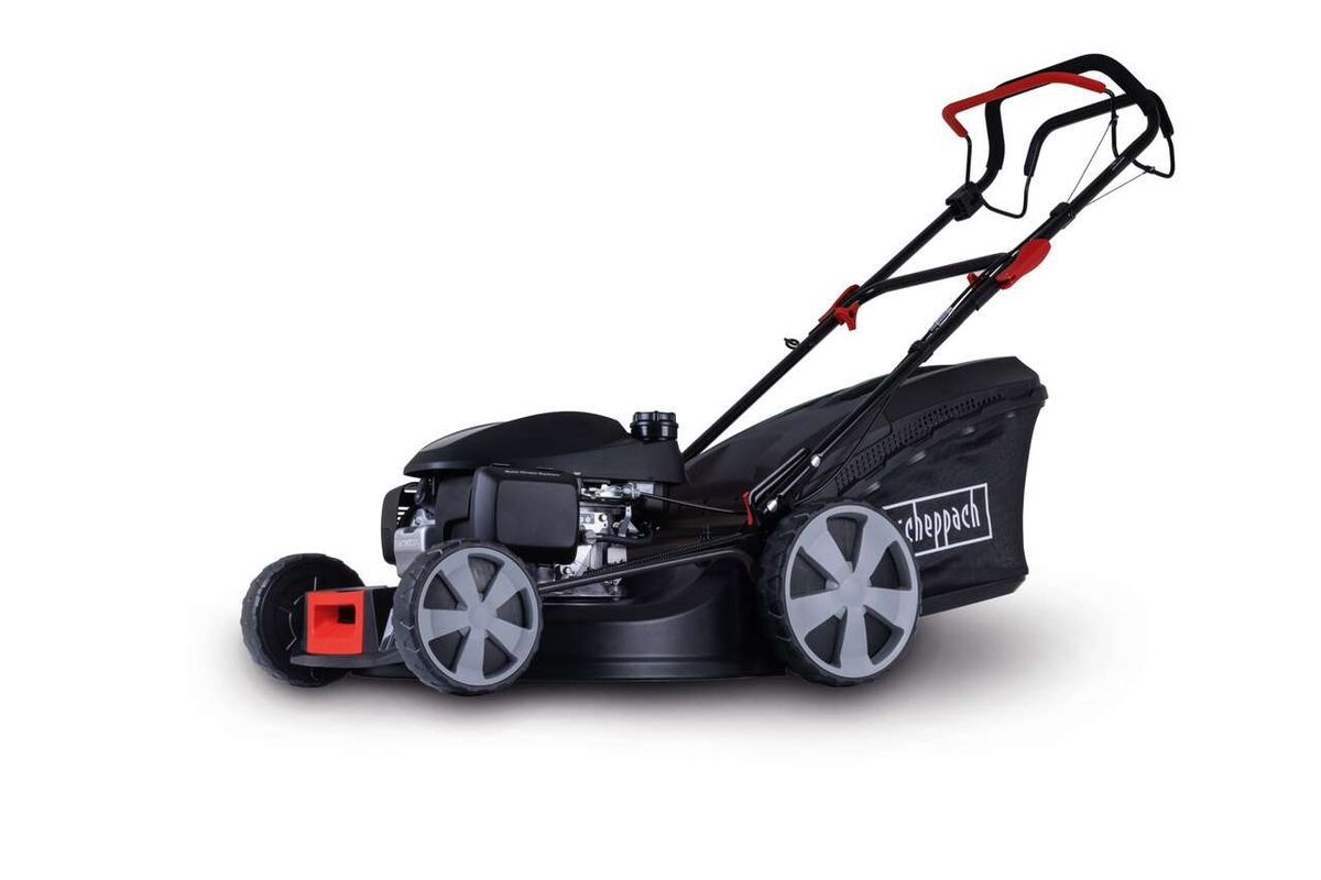 Benzin Rasenmäher MS170-53H Scheppach, seitliche Ansicht, mit schwarzem Fangsack und roten Griffen.
