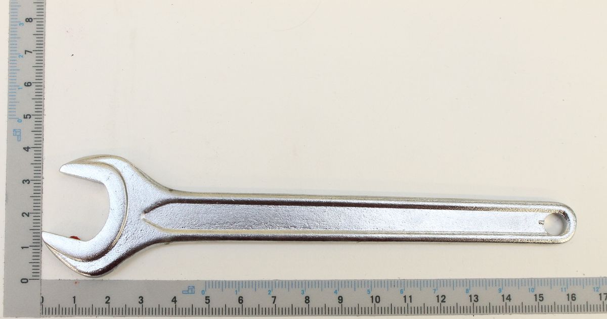 Scheppach-Einmaulschlüssel mit 18 mm Öffnung, Maßstab für Größenvergleich