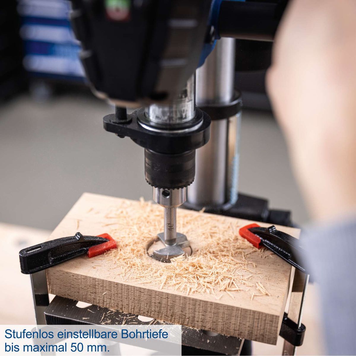 Tischbohrmaschine mit verstellbarer Bohrtiefe bis maximal 50 Millimeter