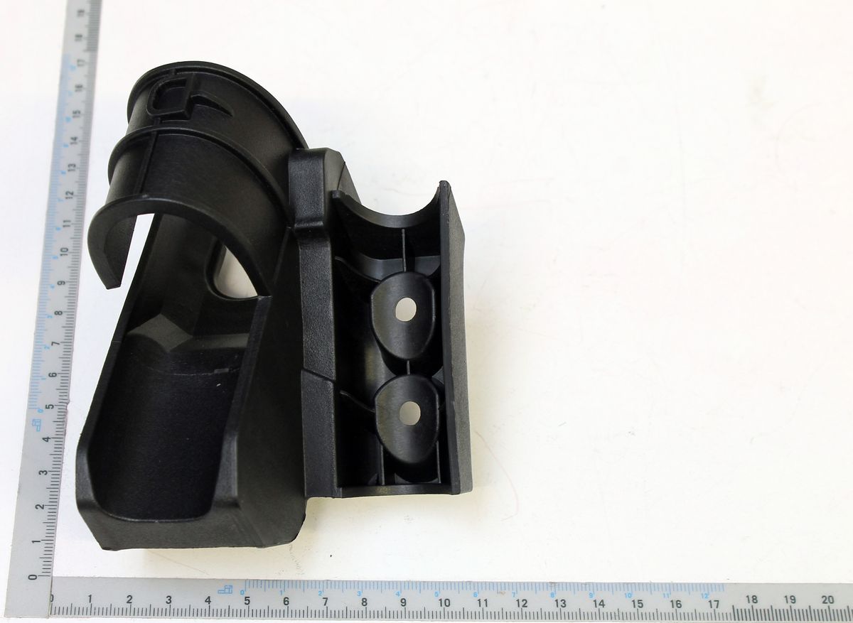 Halter von Scheppach, Ansicht von der Seite, mit Messskala zum Größenvergleich.