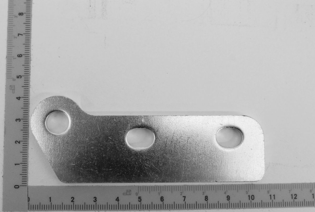 Gelenklasche 4x39x105 von Scheppach. Gezeigt von der Seite mit einem Lineal zur Größenbestimmung.