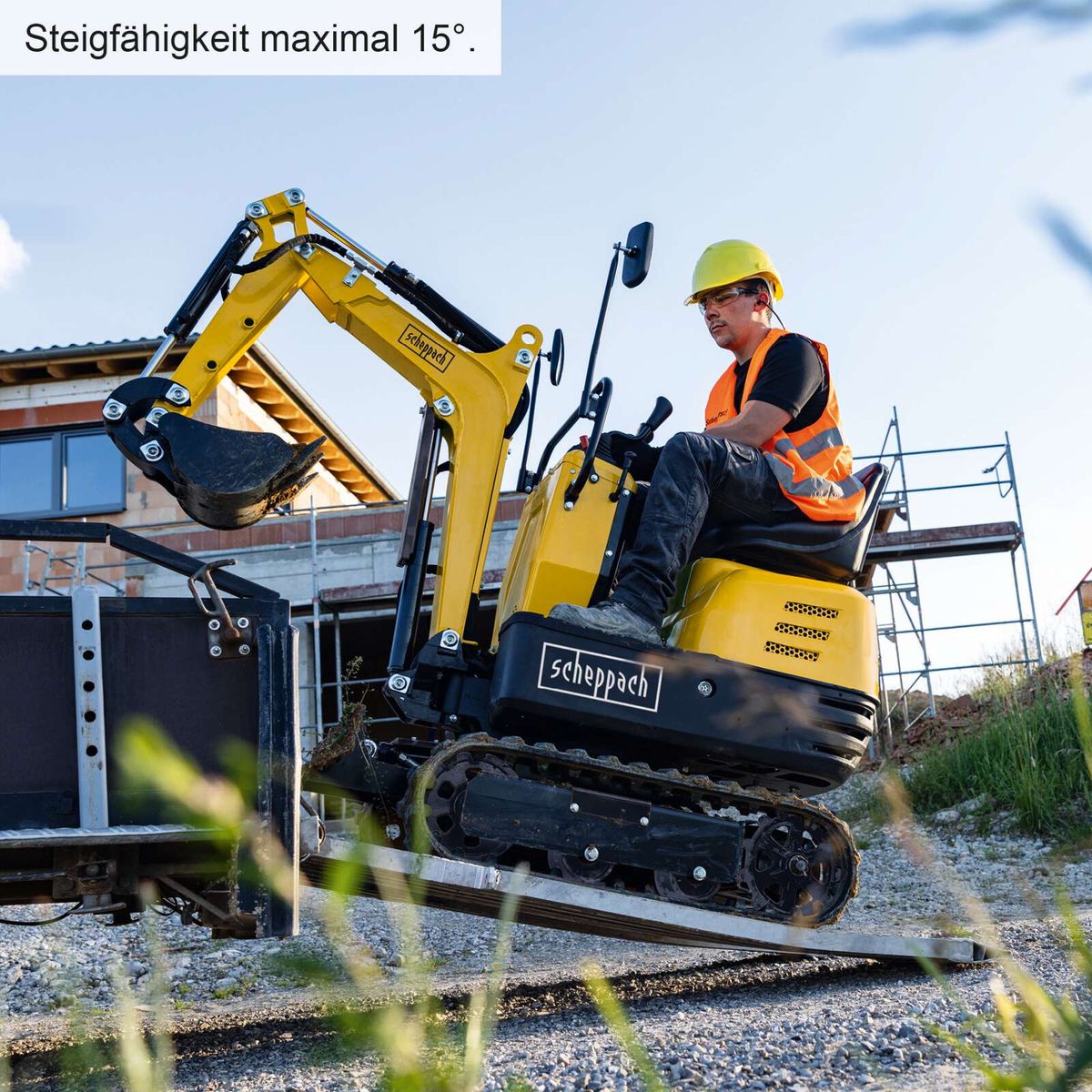 Mini-Bagger SY-MB815 von Scheppach mit maximalem Steigungswinkel von 15°