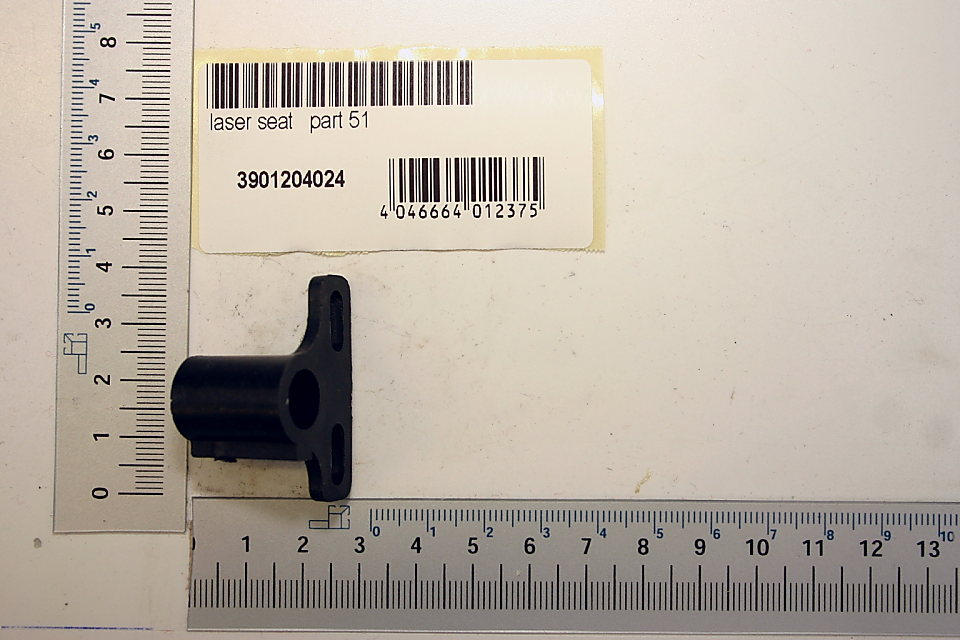 Scheppach-Laserauflage-Bauteil (Teil 51) mit Beschriftung und Barcode