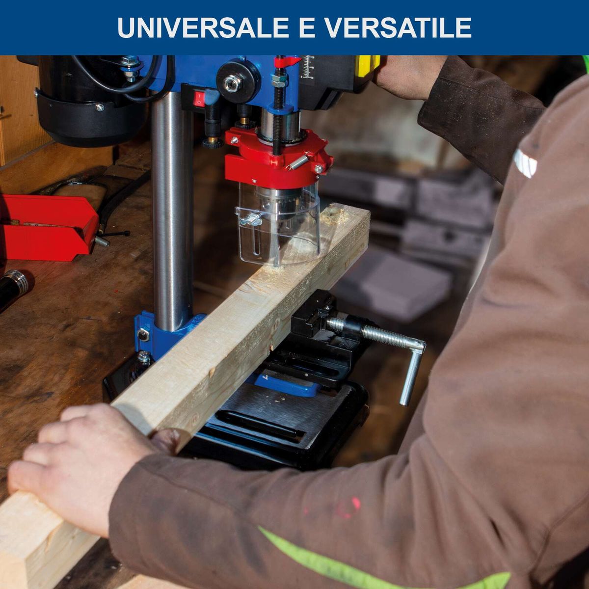 Universaler Werkzeugstand mit präziser Halterung für Bohrmaschine, inklusive Lasermarkierung und Neigungsfunktion für präzise Arbeiten.