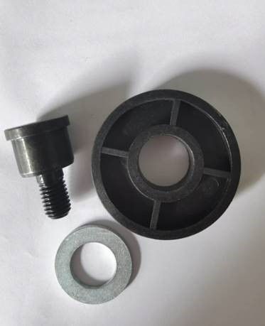 Lagerbolzen mont. M10x18, Ansicht von vorne. Bestehend aus Bolzen, Lager und Unterlegscheibe.