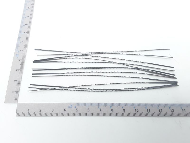 Rundsägeblätter 12 Stück, 130 x 1,03 x 0,38 / Z 38 130 x 1,03 x 0,38 / Z 38, von oben fotografiert.