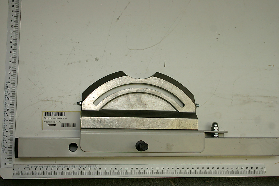 Anschlagrohr kpl. von Scheppach, gezeigt von vorne auf weißem Hintergrund.