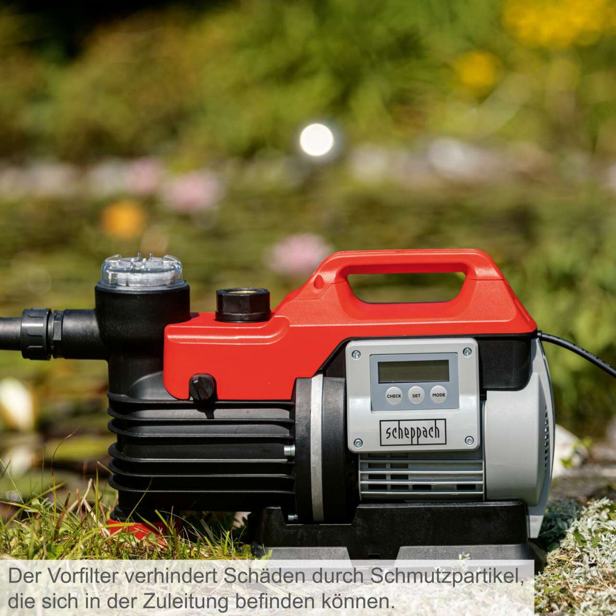 Der Vorfilter verhindert Schäden durch Schmutzpartikel, die sich in der Zuleitung befinden können. Der Hauswasserautomat GP1000 Jet LCD von Scheppach mit 1000W Leistung, 4400l/h Fördermenge und 5bar Förderdruck.