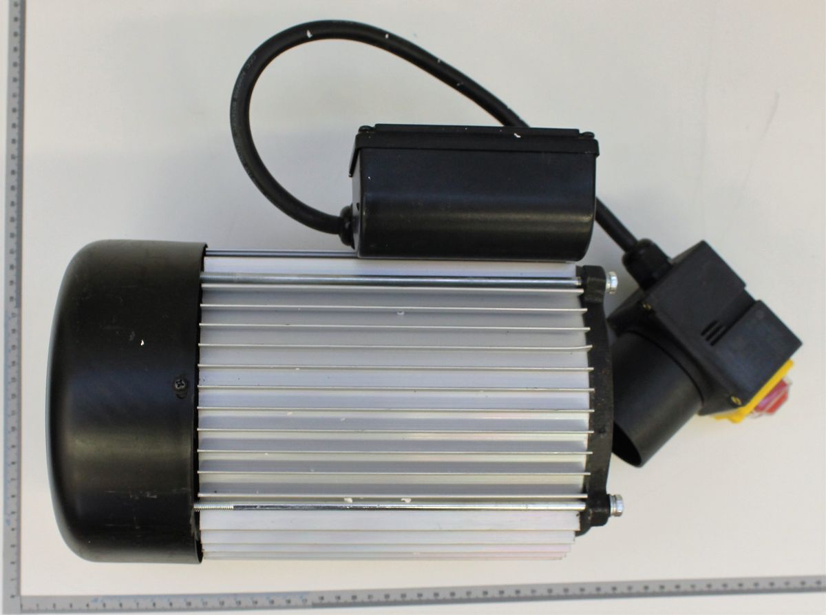 Elektromotor mit Ventilatorbläulauf und Anschlussklemmen für 230V 50Hz