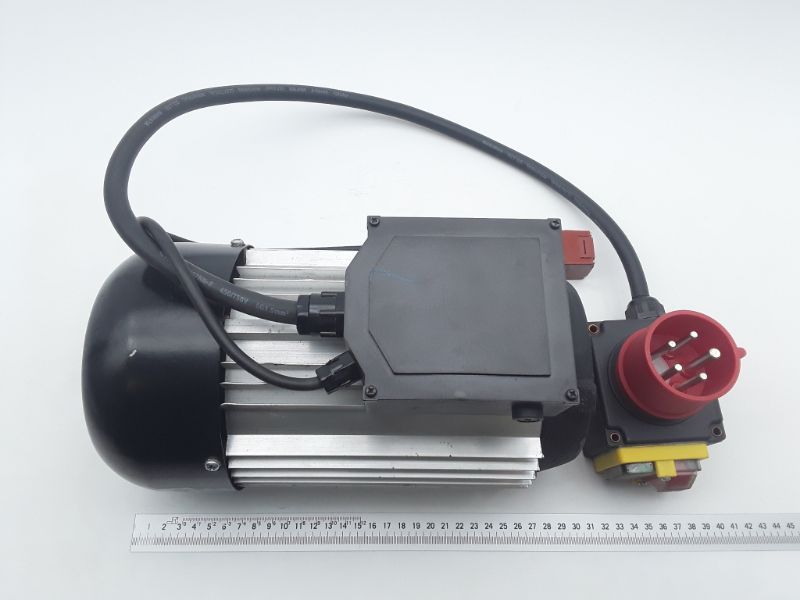 Elektrische Pumpenausrüstung mit Anschlussklemmen und Kabel für 400V