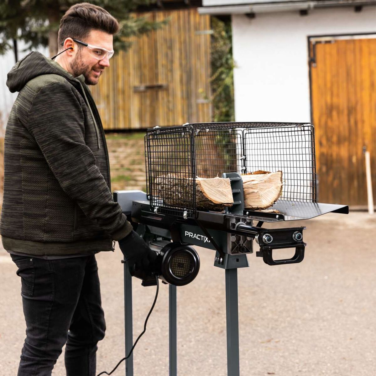 Holzspalter mit integriertem Brennholzvorrat und Auswurfschacht für liegende Nutzung, inkl. Untergestell