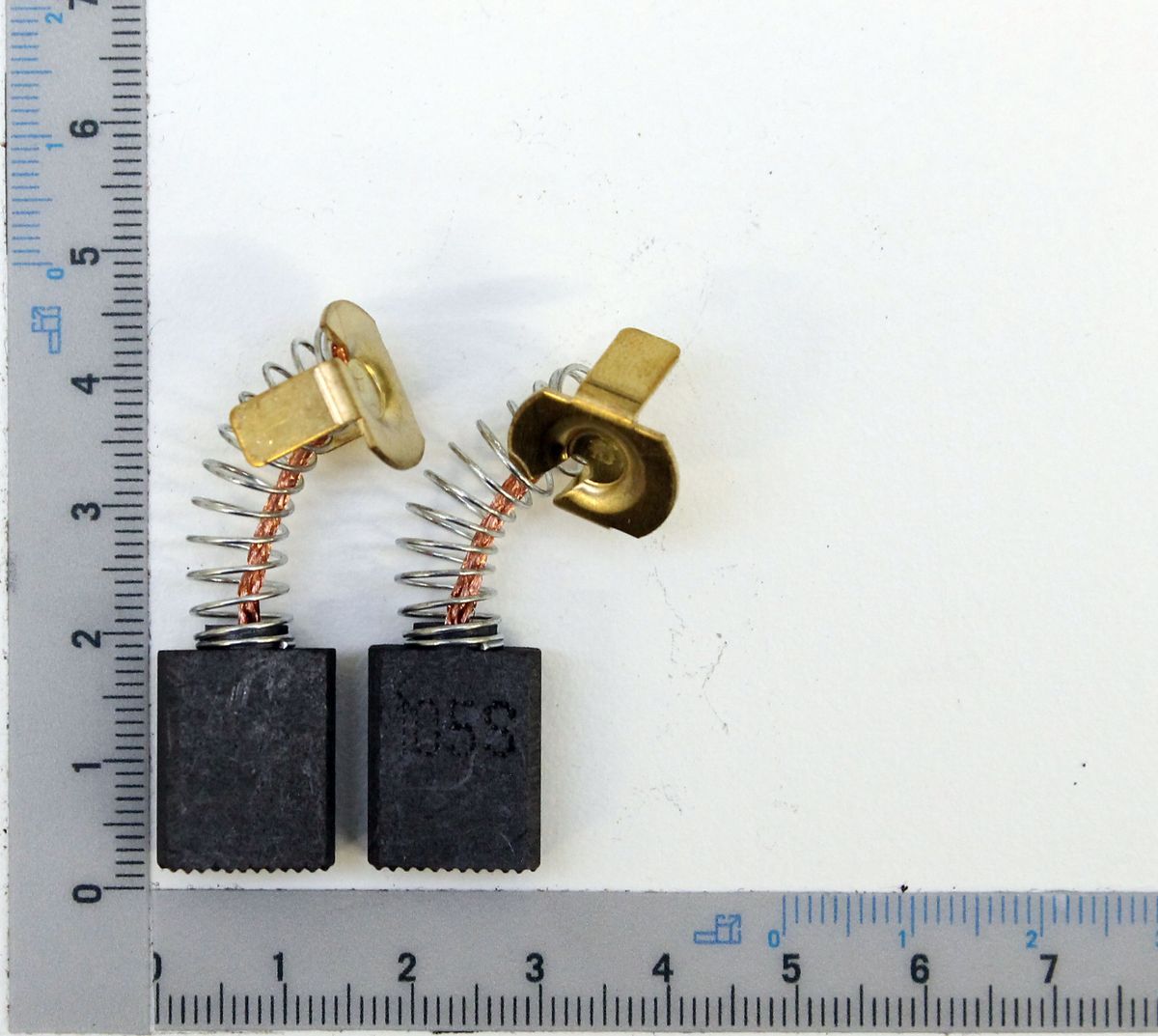 Scheppach-Kohlebürsten-Set mit zwei Bürsten und Federhalterungen für präzise Verbindung