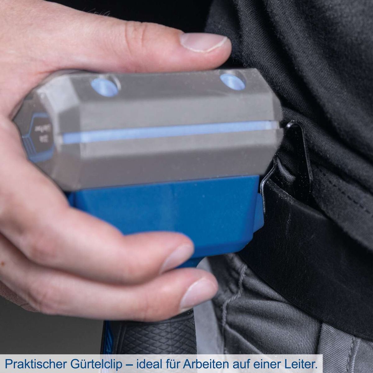 Gürtelclip für sichere Befestigung während Arbeiten auf Leiter