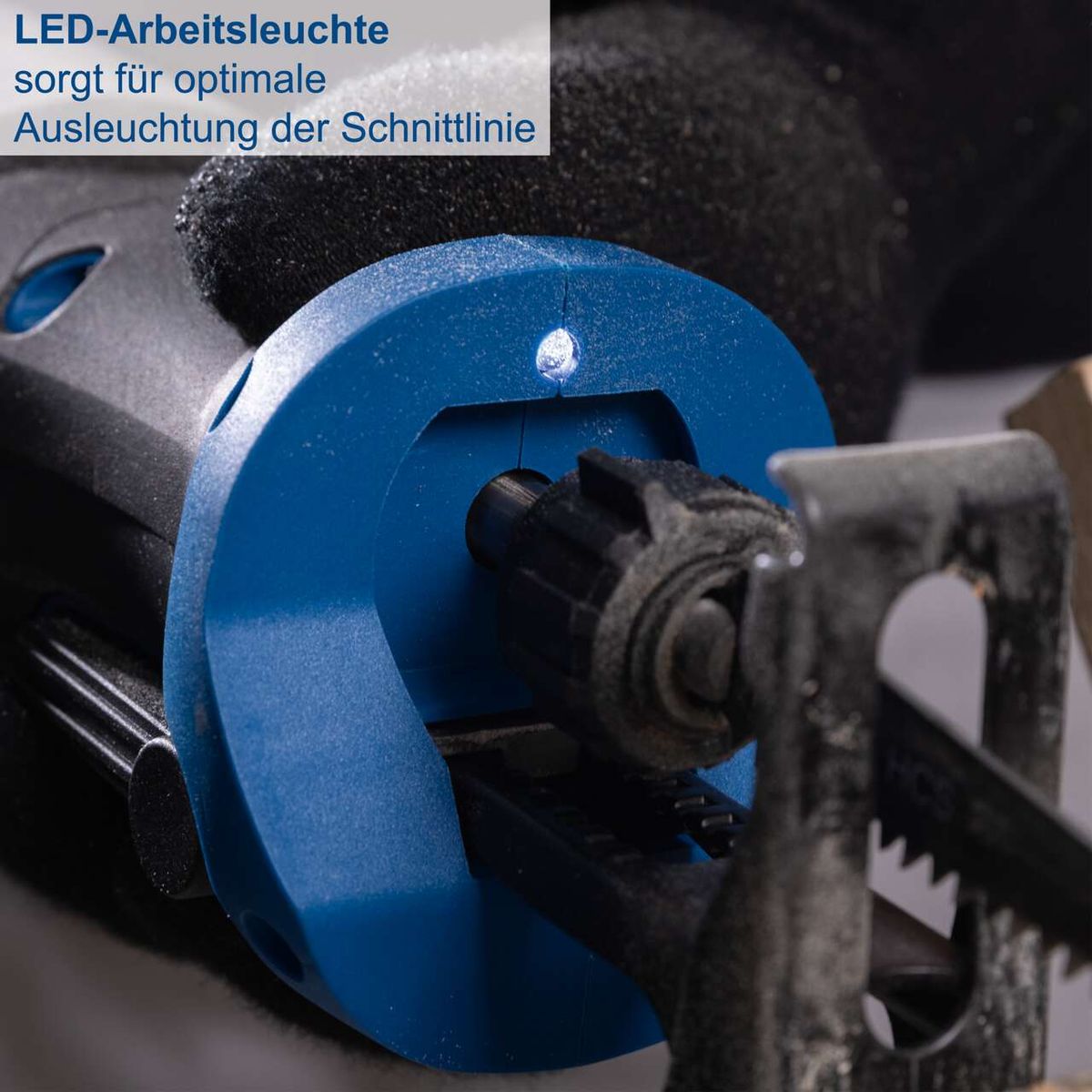 LED-Arbeitsleuchte für präzise Schnittlinienausleuchtung bei Scheppach-Säbelsäge