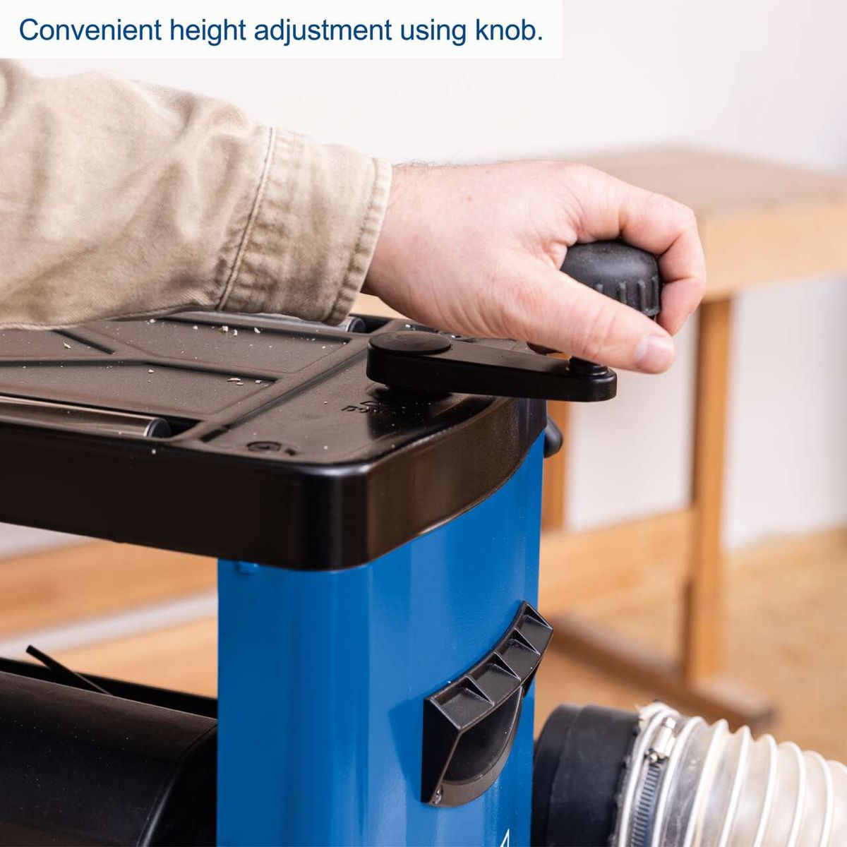Thickness planer with height-adjustable knob for precise height control