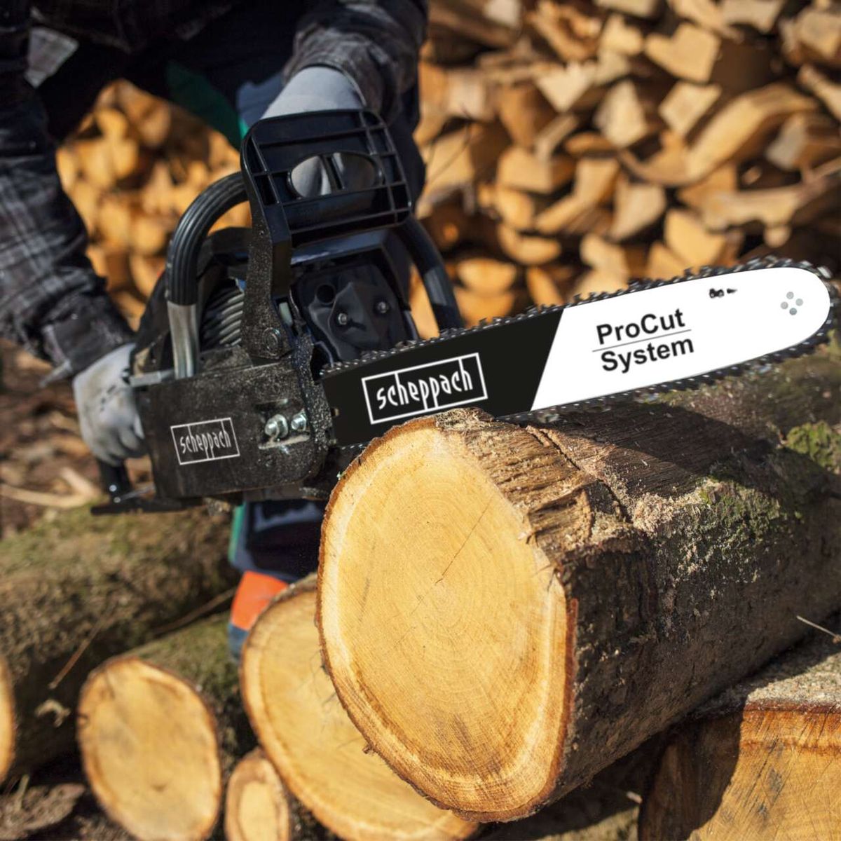 Die Benzin Kettensäge CSH46 von Scheppach verfügt über das ProCut System für präzises und effizientes Schneiden. Ideal für den professionellen Einsatz.