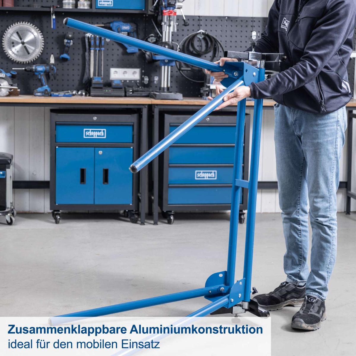 Zusammenklappbare Aluminiumkonstruktion, ideal für den mobilen Einsatz. Traglast max. 200kg, Länge: 1000-1650 mm, Höhe: 740mm.