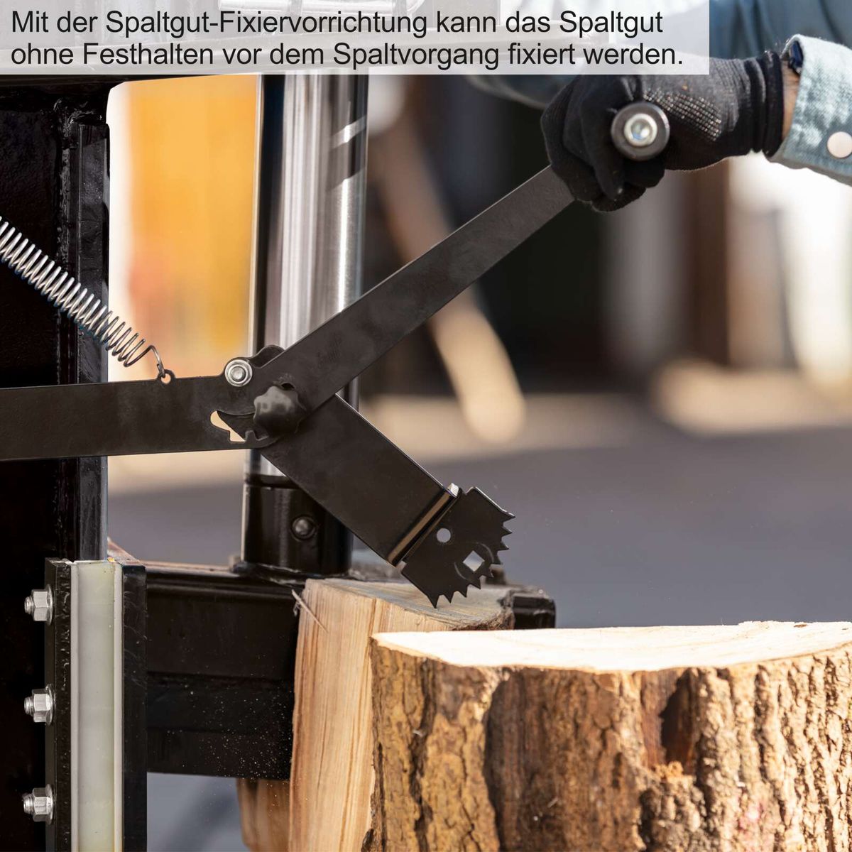 Holzspalter mit Spaltgutfixierung für präzise Spaltung ohne Halterung nötig