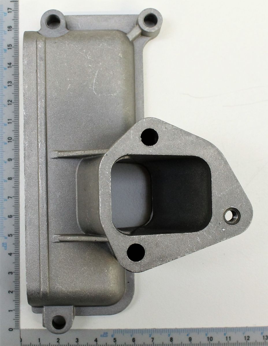 Ansaugbrücke (Teilansicht) mit integriertem Messgerät oder Halterung für technische Anwendung