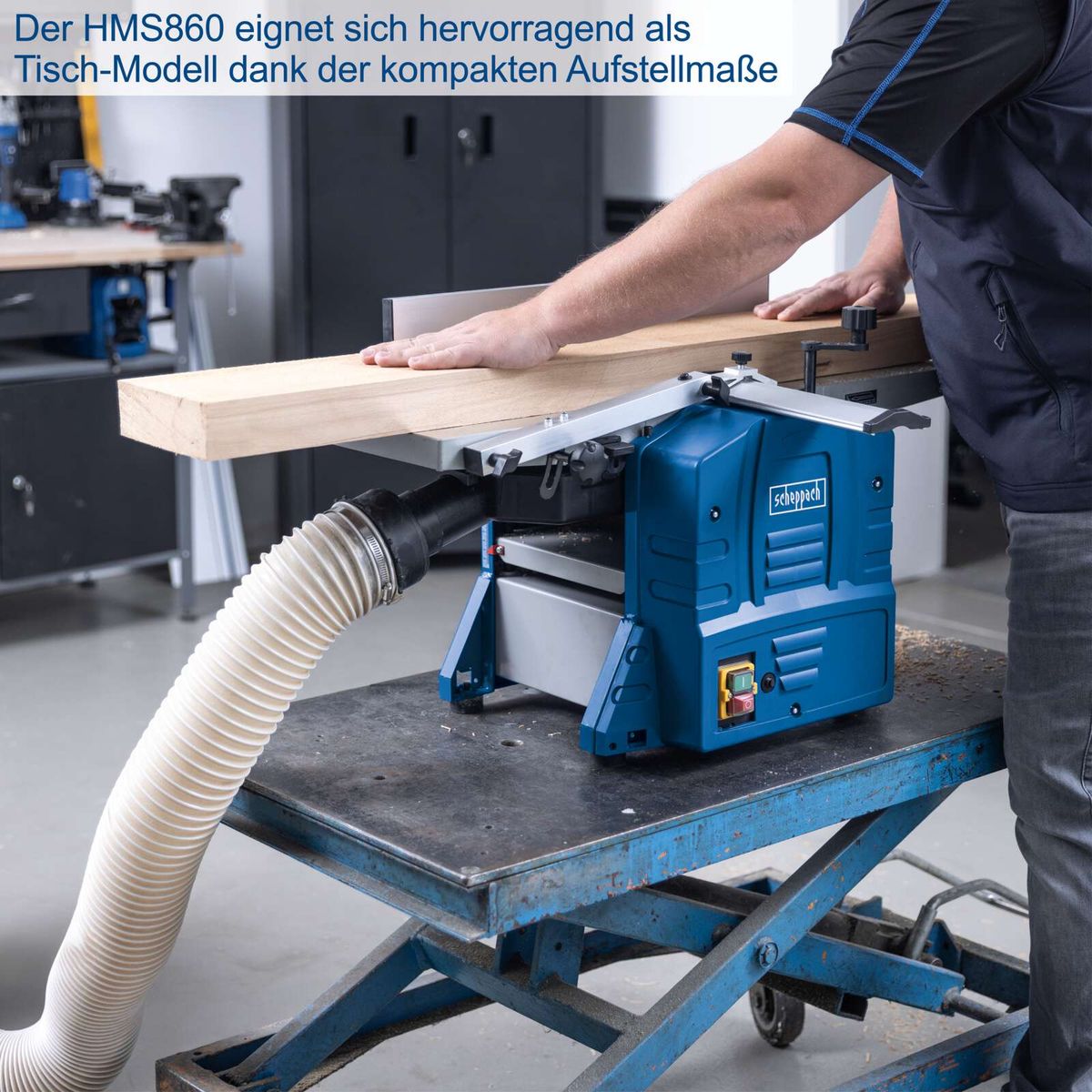 Scheppach-Hobelmaschine HMS860 mit kompakter Aufstellung, Holzplatte wird bearbeitet