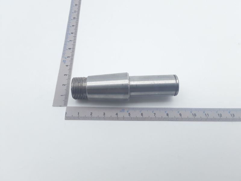 Lagerwelle Teil 32 Ø22x81 von Scheppach. Gezeigt von der Seite.