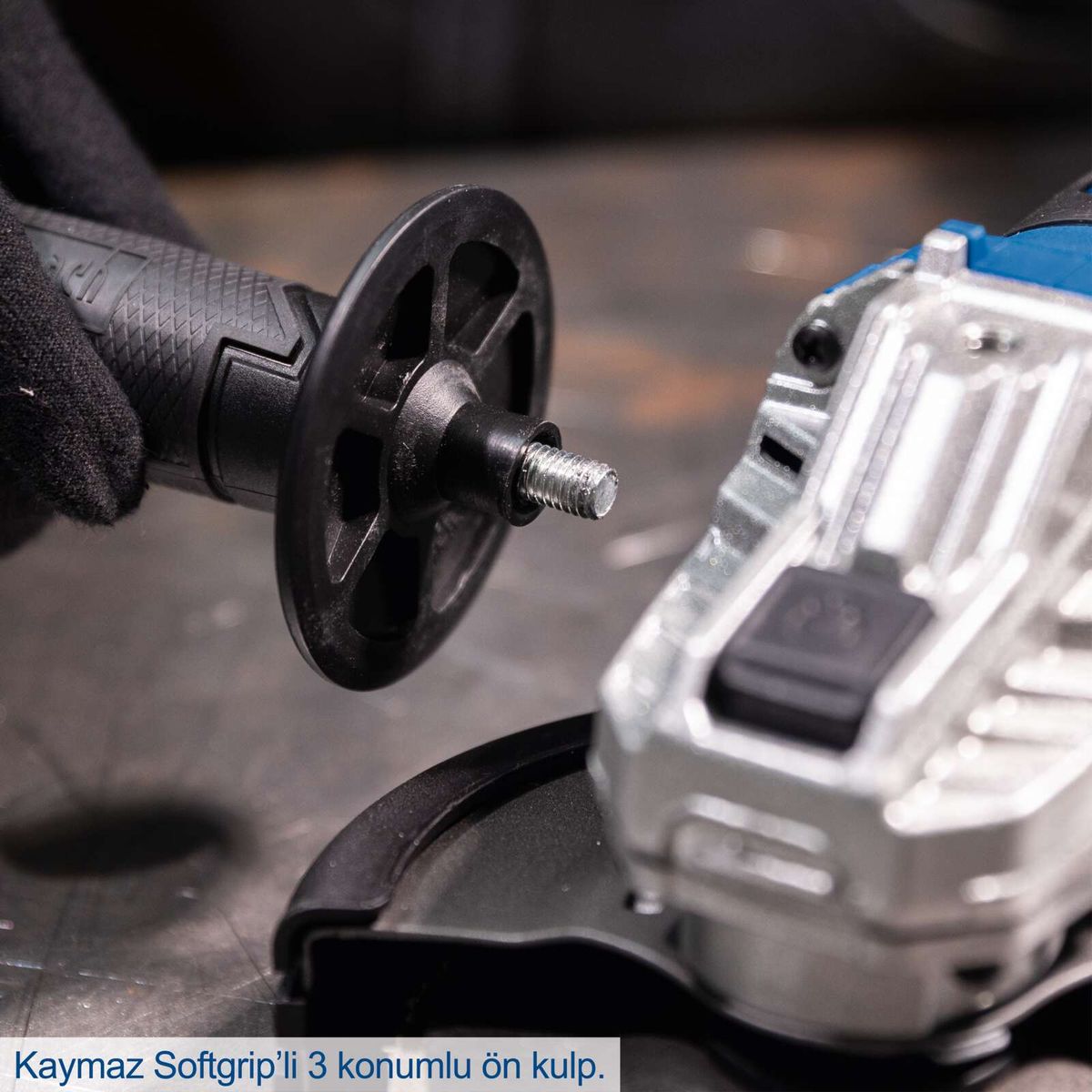 Akku-Winkelschleifer mit Softgrip und dreistelliger Positionierung.