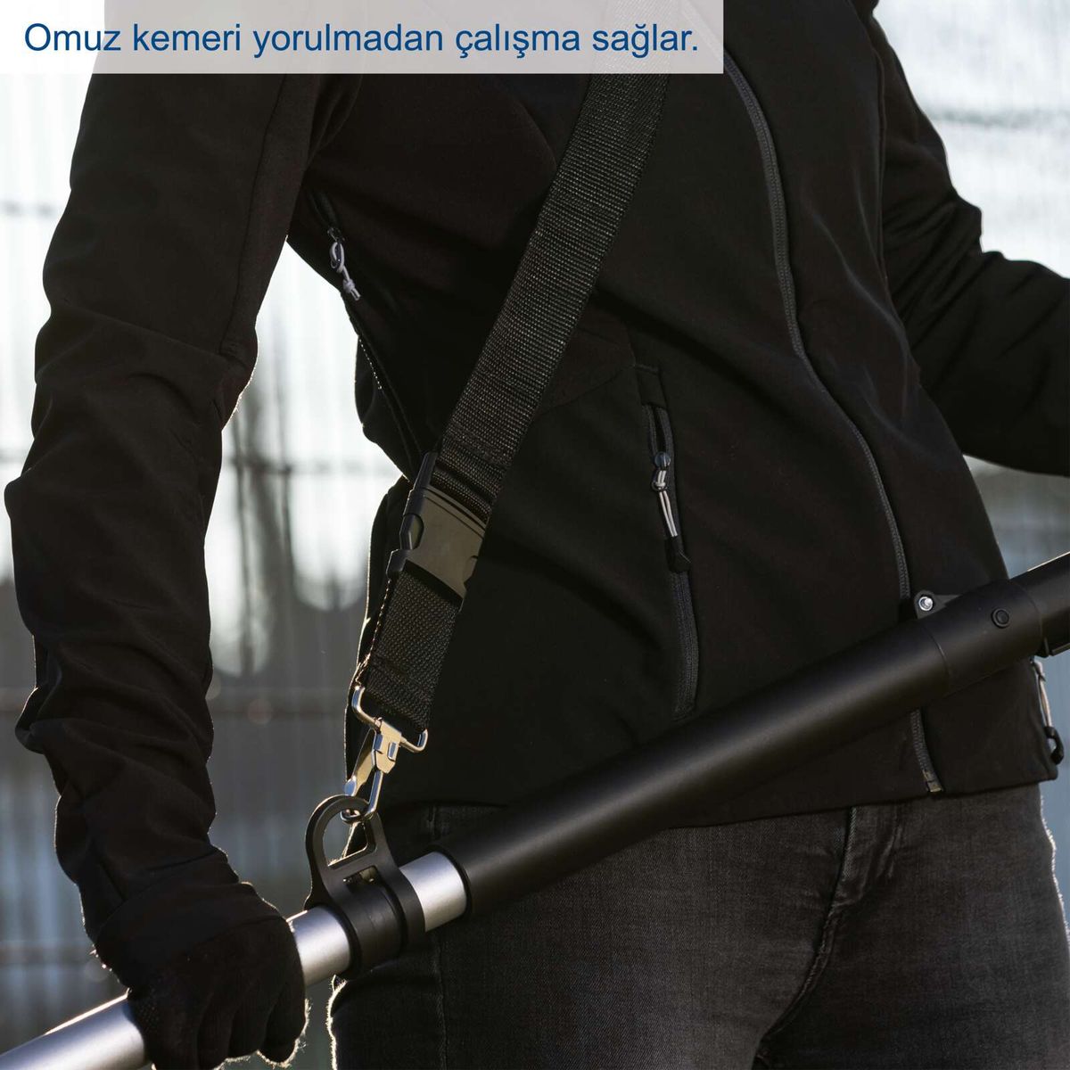 Die Schultergurte der Akku-Teleskop-Heckenschere C-PHS410-X Scheppach sorgen für komfortables Arbeiten ohne Ermüdung. Die Gurte sind verstellbar und bieten optimalen Halt.