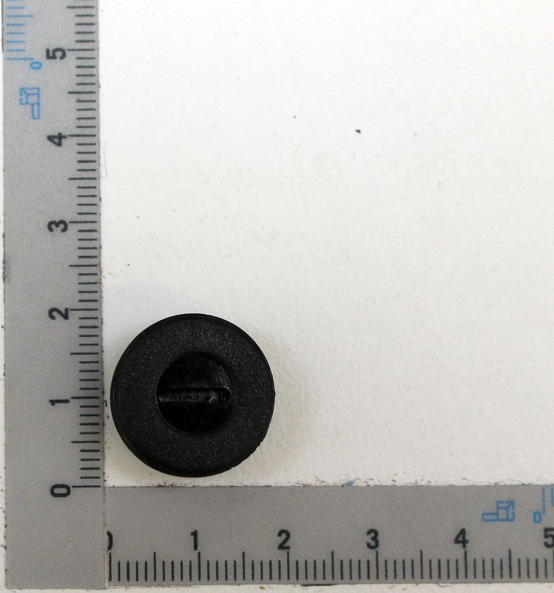 Kohlebürstenabdeckung mit integriertem Schraubverschluss für M18-Schrauben