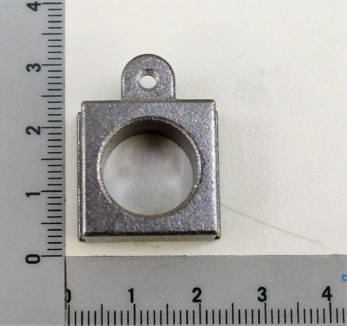 Scheppach Lagerbuchse mit Bohrung und Montageöse, Maßstab für Referenz