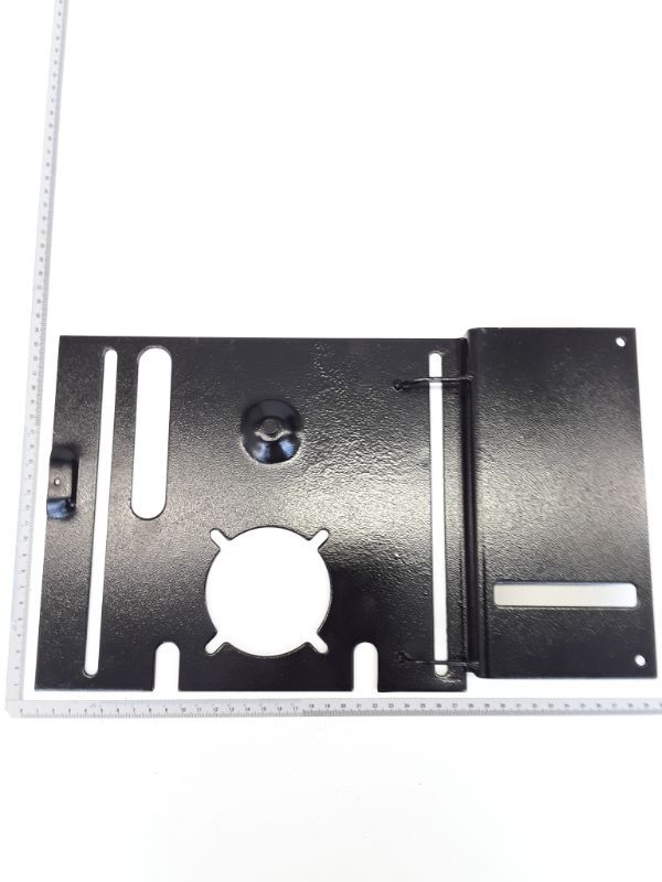 Scheppach-Motorträger mit Montageschrauben und Halteösen für Montage auf Maschinen