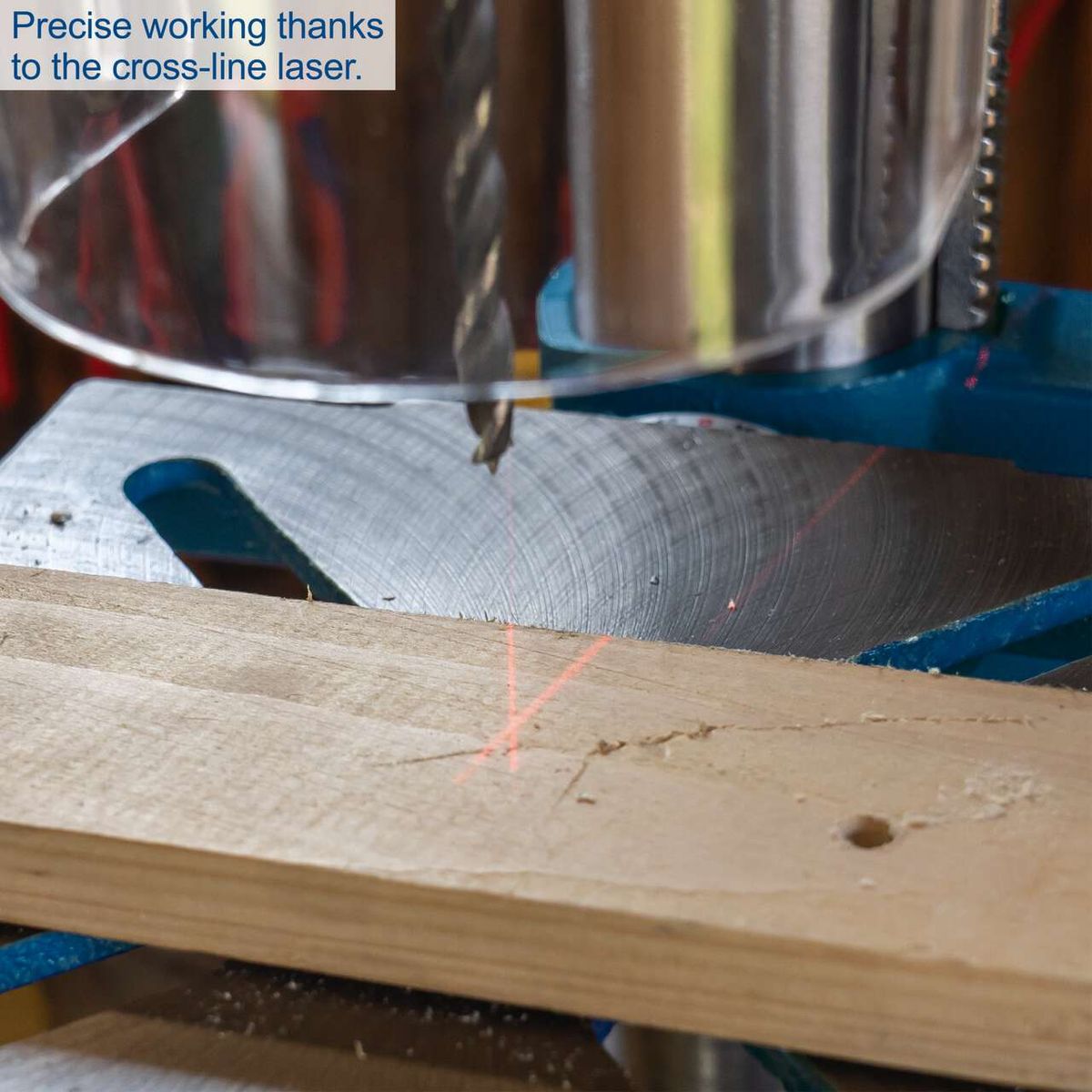 The bench drill DP19Vario Scheppach allows for precise working thanks to the cross-line laser.