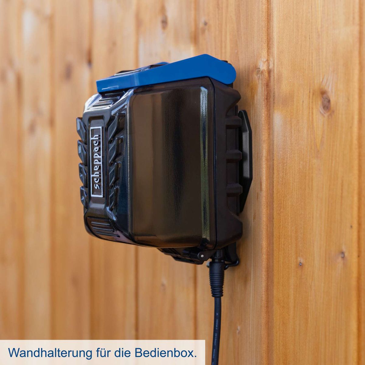 Wandhalterung für Bedienbox des Scheppach-Akku-Regenfasspumpenmodells C-RBP2000-X