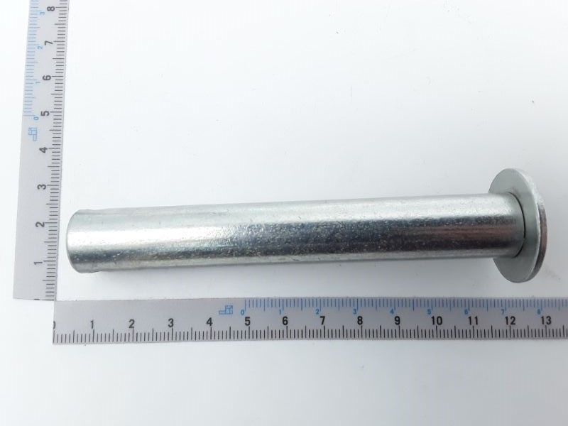 Radachse von Scheppach, gezeigt von der Seite, mit einem Lineal zur Größenveranschaulichung.