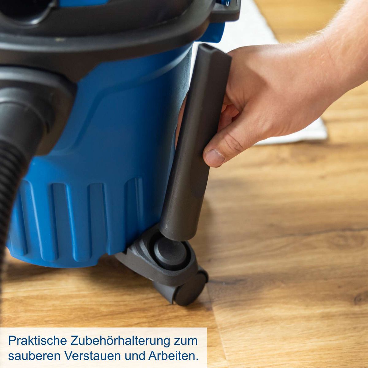 Praktische Halterung für Staubabdeckung und Arbeitsunterlage