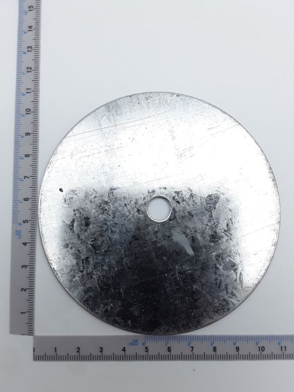 Scheppach-Teller mit zentralem Loch und leichtem Verschmutzungsmuster