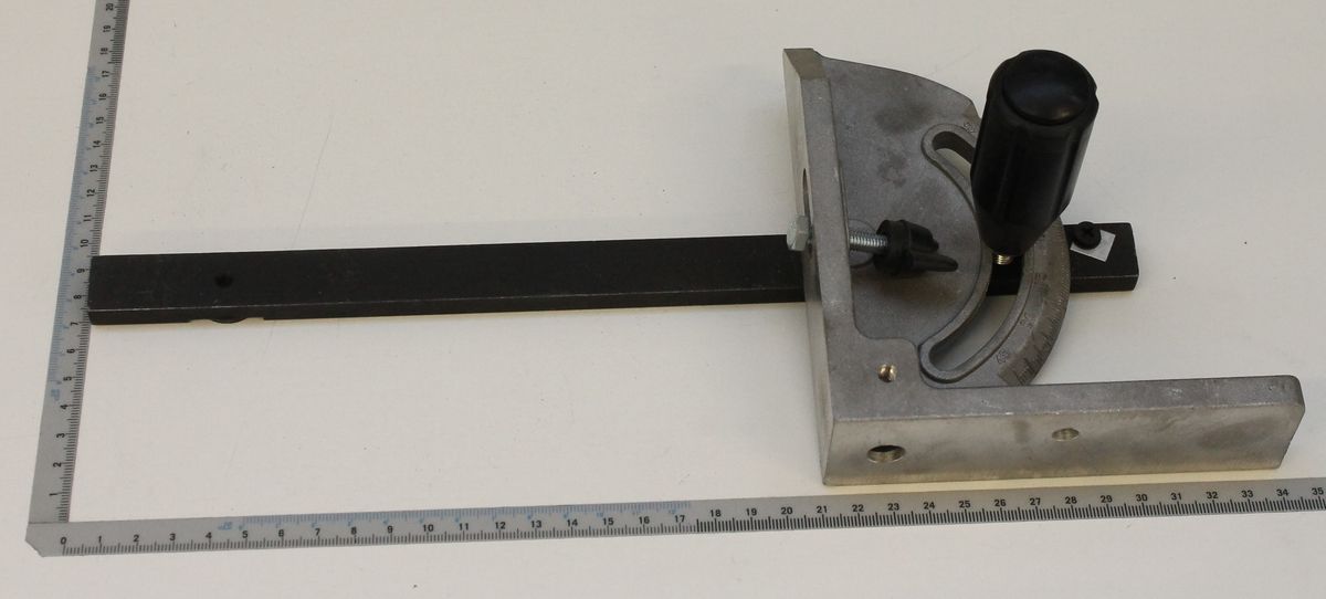 Querschneidlehre 19 mm Profil von Scheppach, von oben fotografiert.