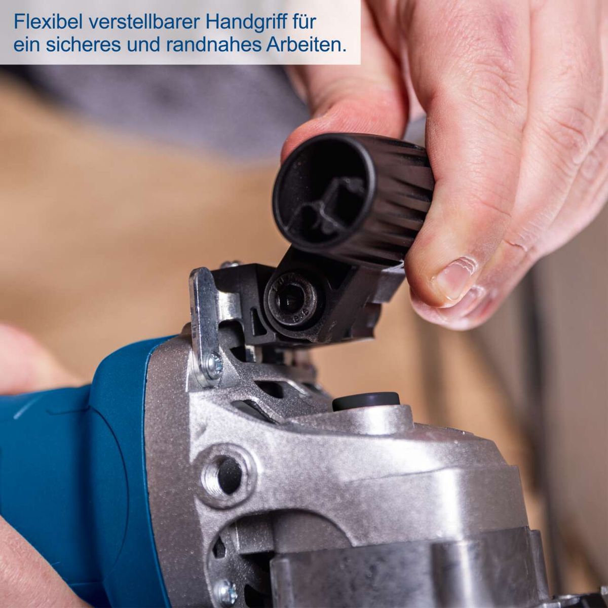 Flexibel verstellbarer Handgriff für ein sicheres und randnahes Arbeiten. Die Lackfräse LFR720 von Scheppach bietet eine stufenlose Einstellung der Frästiefe von 0-0,3mm und verfügt über eine Softgrip-Oberfläche sowie vier Wendemesser.