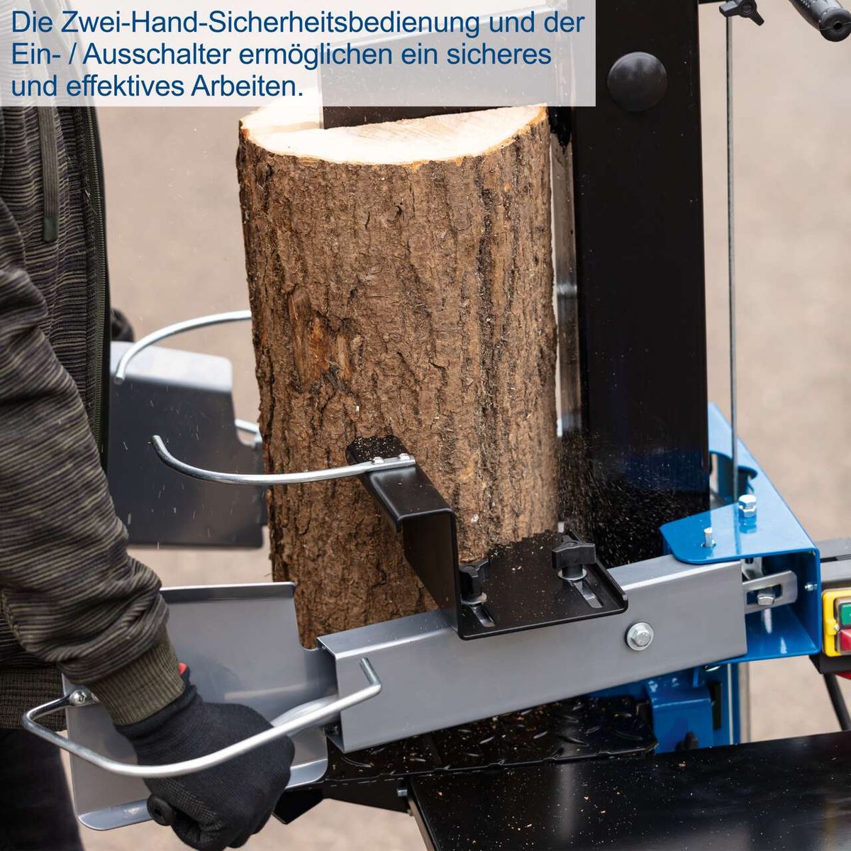 Der Holzspalter HL810 von Scheppach verfügt über eine Zwei-Hand-Sicherheitsbedienung und einen Ein-/Ausschalter für sicheres und effektives Arbeiten.