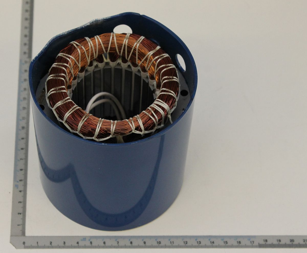 Stator kpl. von Scheppach, von oben fotografiert. Die Spule ist sichtbar.