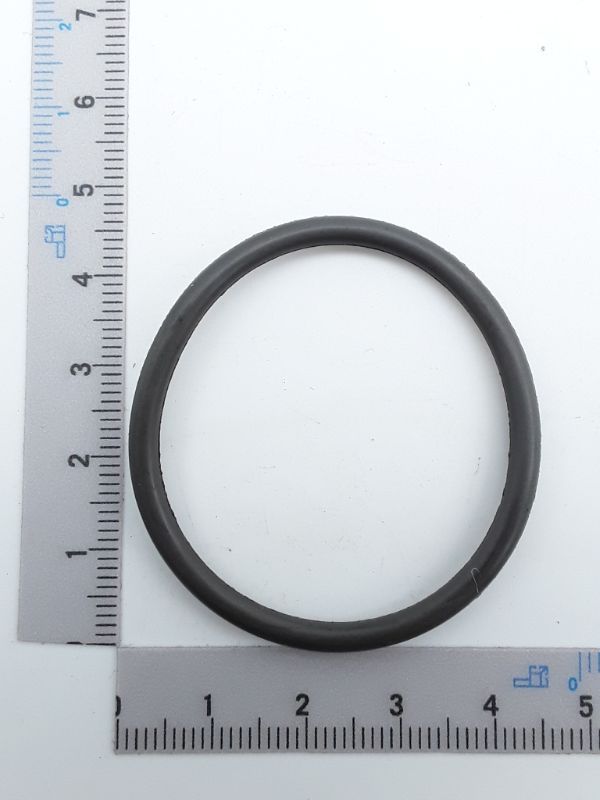 O-Ring Ø40mm x 3mm, von vorne gezeigt, neben einem Lineal zur Größenveranschaulichung.