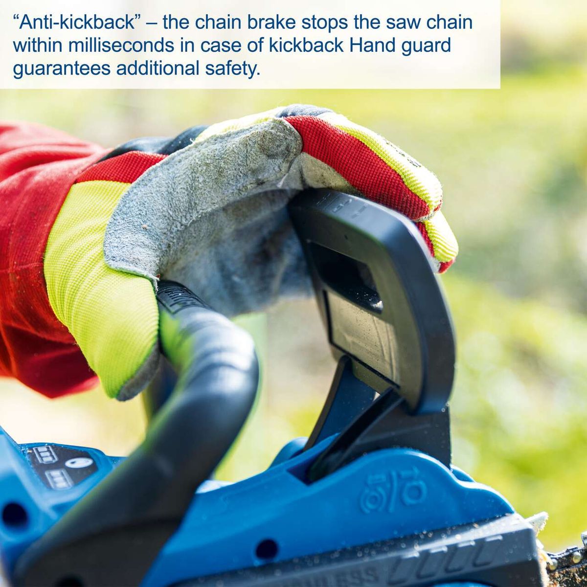 The cordless chainsaw BC-CS355Duo-X by Scheppach features an anti-kickback function that stops the saw chain within milliseconds in case of kickback. The hand guard ensures additional safety.