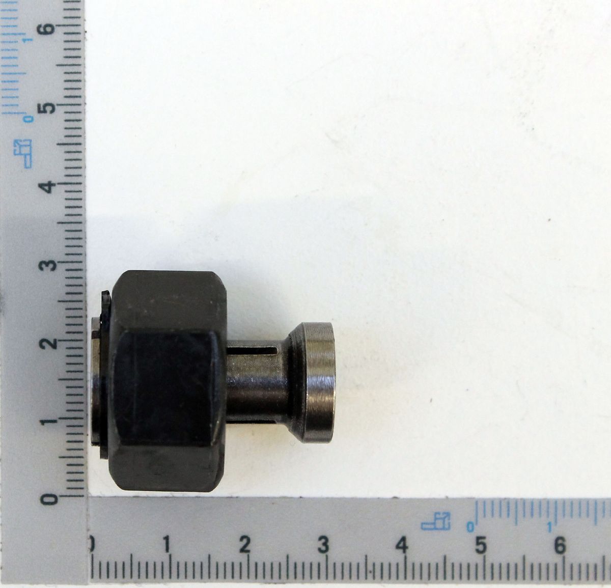 Spannhülse 6mm Ø 6 mm von Scheppach. Gezeigt von der Seite.