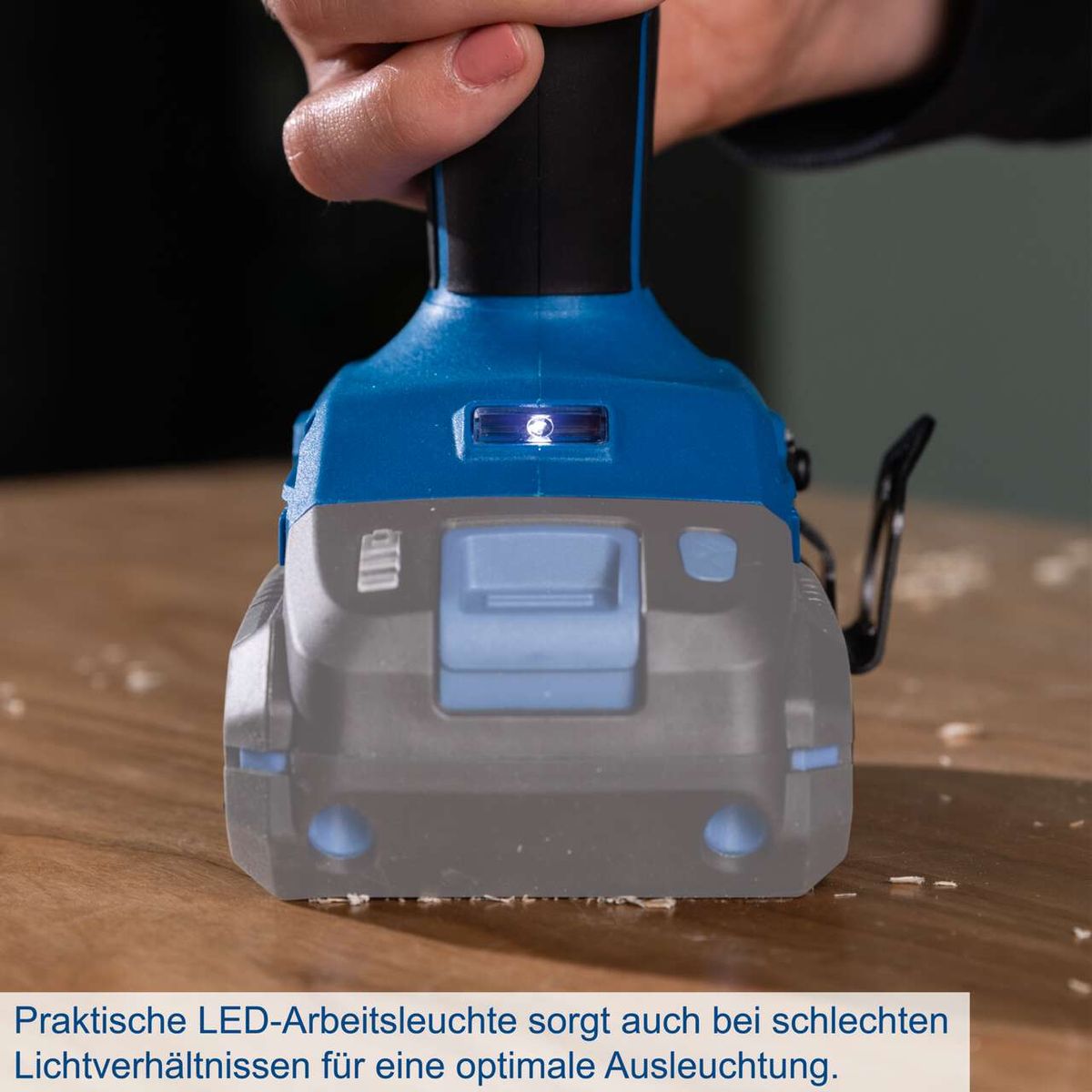 Der Akku-Bohrschrauber C-DD45-X Scheppach verfügt über eine praktische LED-Arbeitsleuchte für optimale Ausleuchtung auch bei schlechten Lichtverhältnissen.