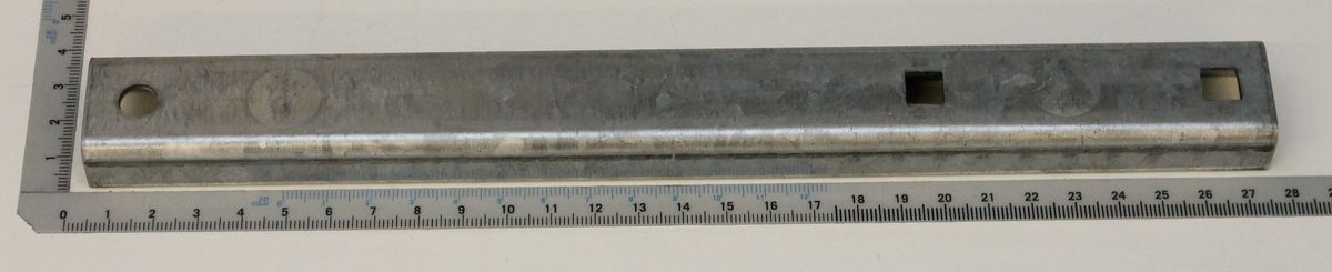 Tragarmprofil von Scheppach, gezeigt von der Seite mit einem Lineal zur Größenveranschaulichung.