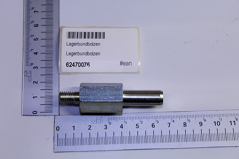 Lagerbundbolzen von Scheppach, gezeigt von der Seite mit einem Maßstab zur Größenbestimmung.