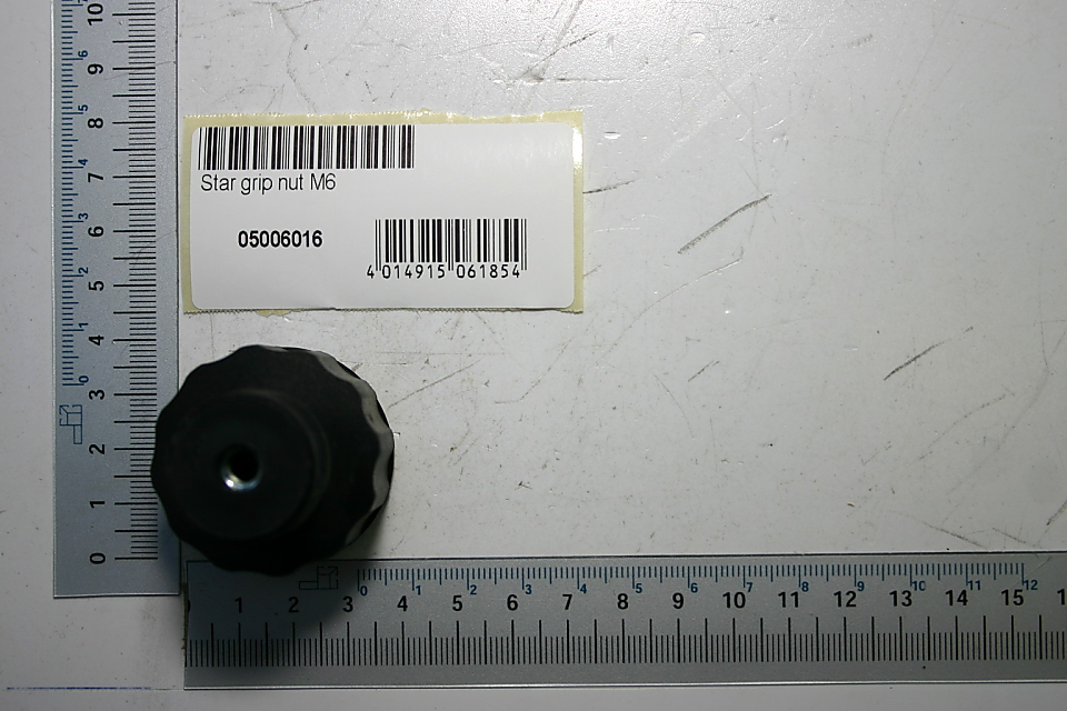 Sterngriffmutter M6, Artikelnummer 05006016, von vorne fotografiert.