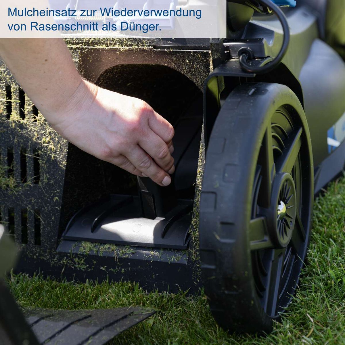 Der Akku-Rasenmäher BC-MP430-X von Scheppach verfügt über einen Mulcheinsatz zur Wiederverwendung von Rasenschnitt als Dünger.